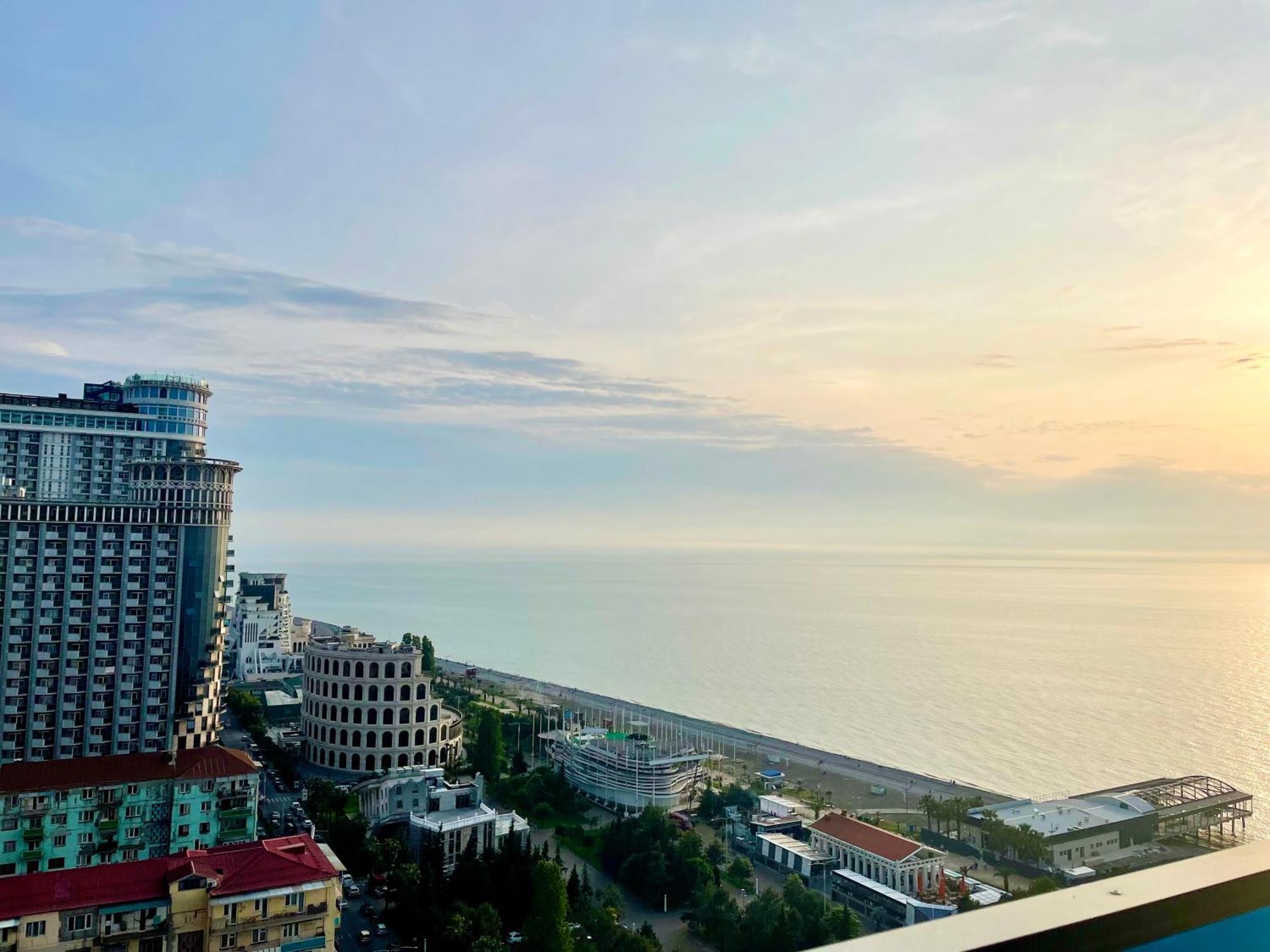 Sky Apartments Batumi Luaran gambar