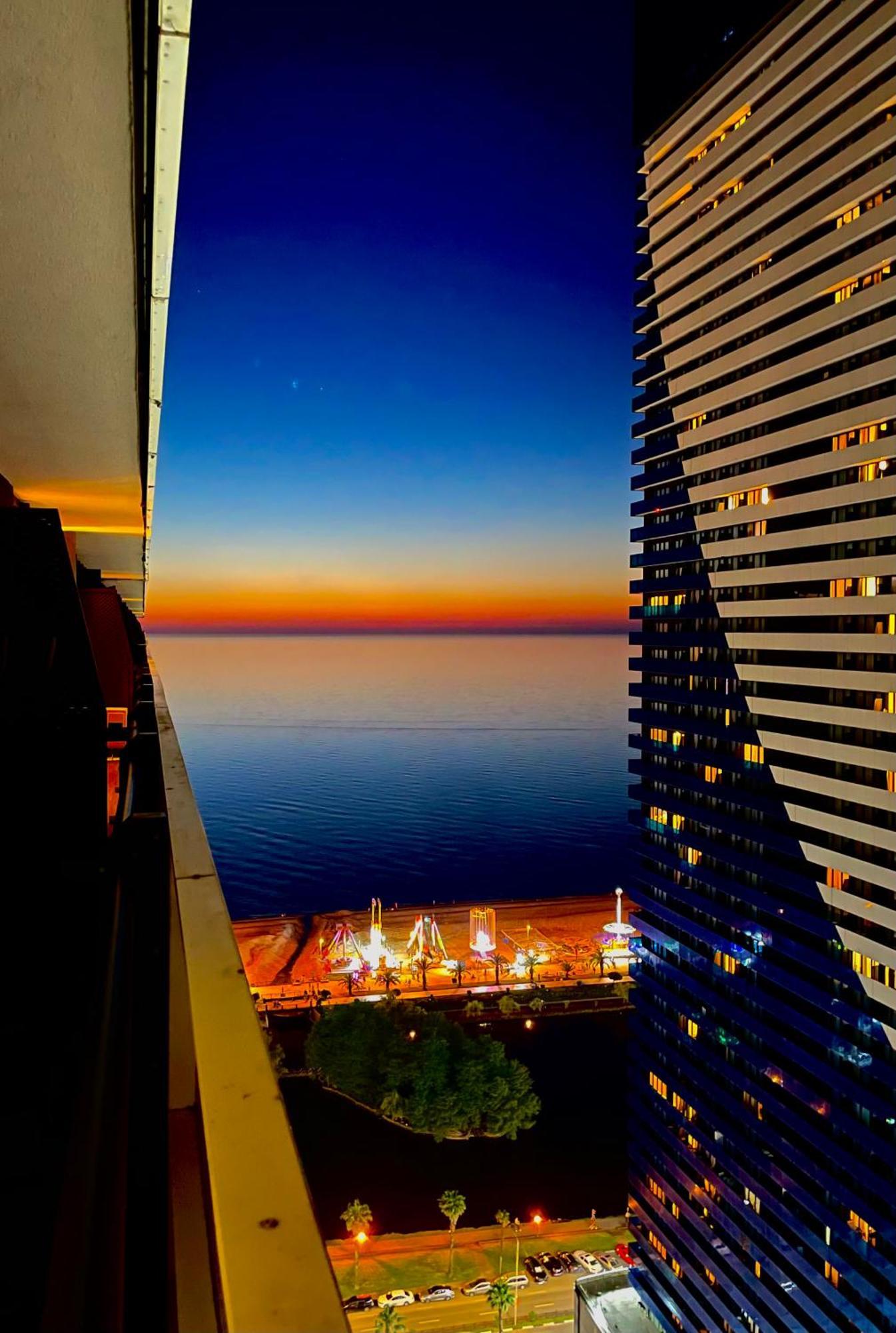 Sky Apartments Batumi Luaran gambar