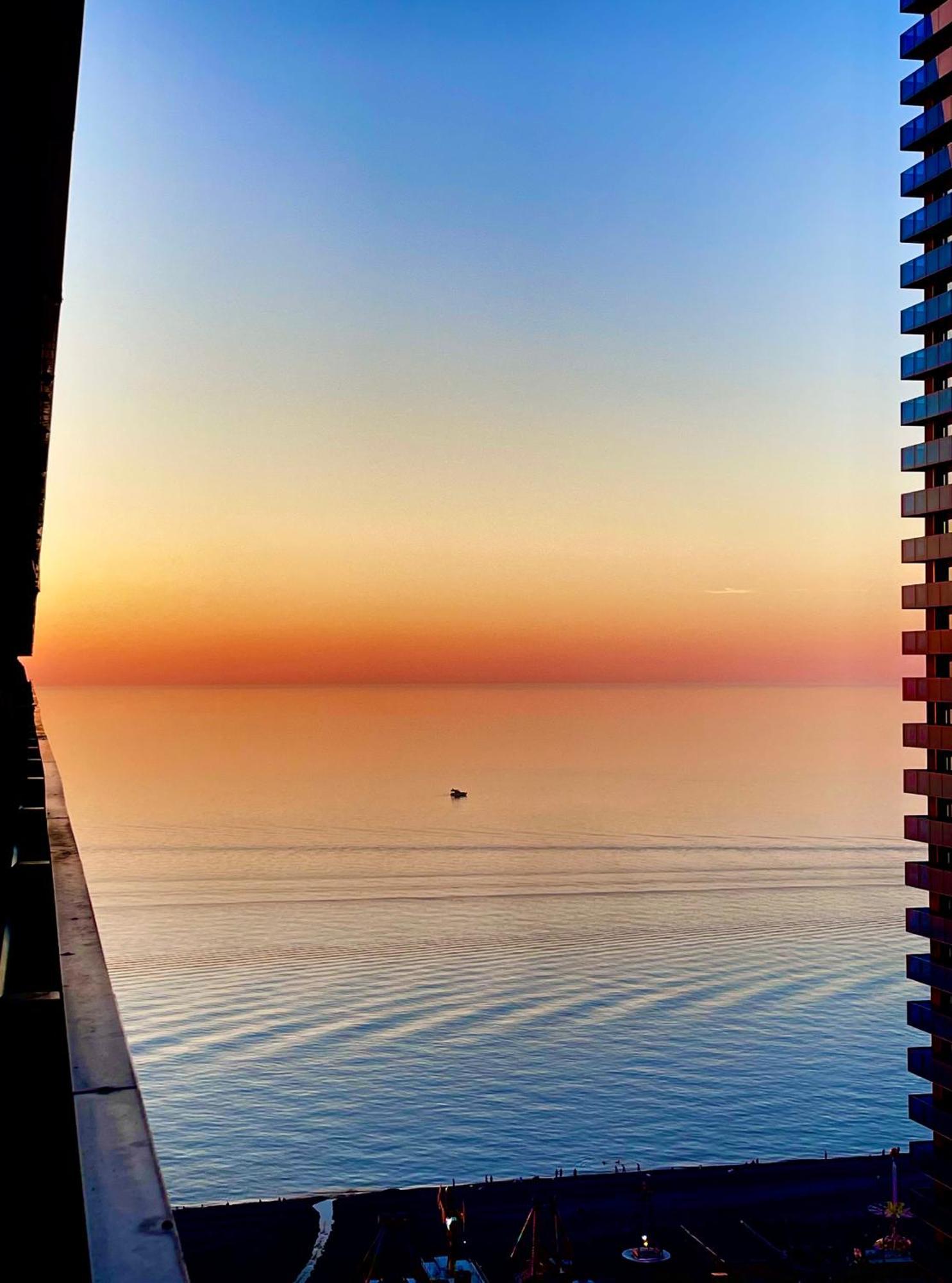 Sky Apartments Batumi Luaran gambar
