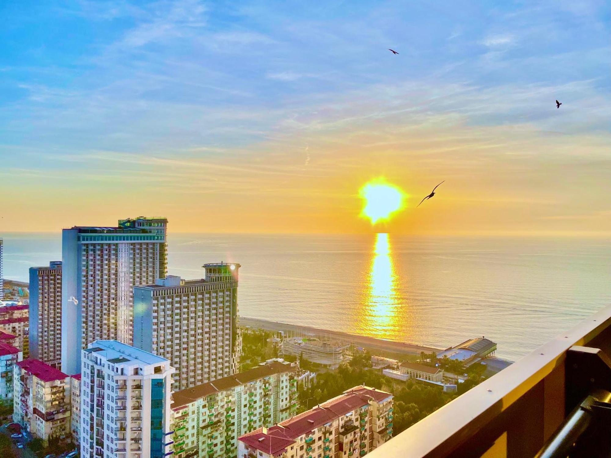 Sky Apartments Batumi Luaran gambar